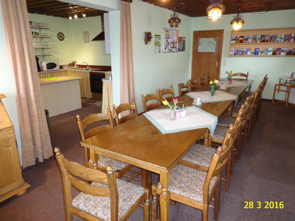 נויקירשן ביים הייליגן בלוט Gasthof - Pension Schamberger מראה חיצוני תמונה