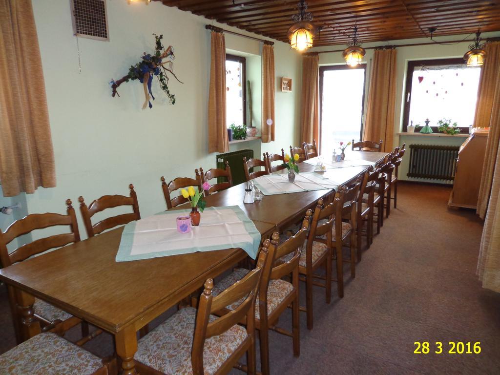 נויקירשן ביים הייליגן בלוט Gasthof - Pension Schamberger מראה חיצוני תמונה