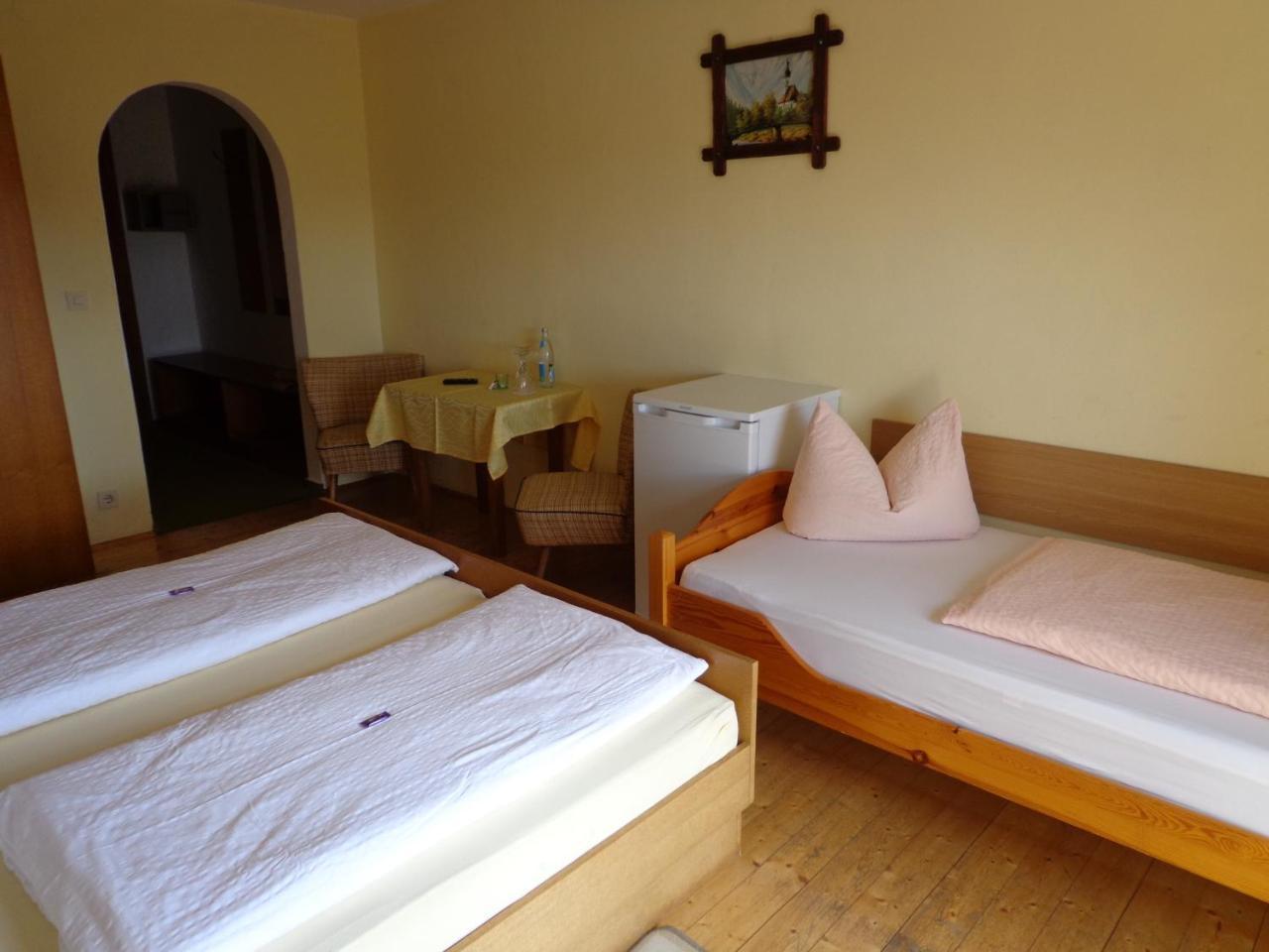נויקירשן ביים הייליגן בלוט Gasthof - Pension Schamberger מראה חיצוני תמונה